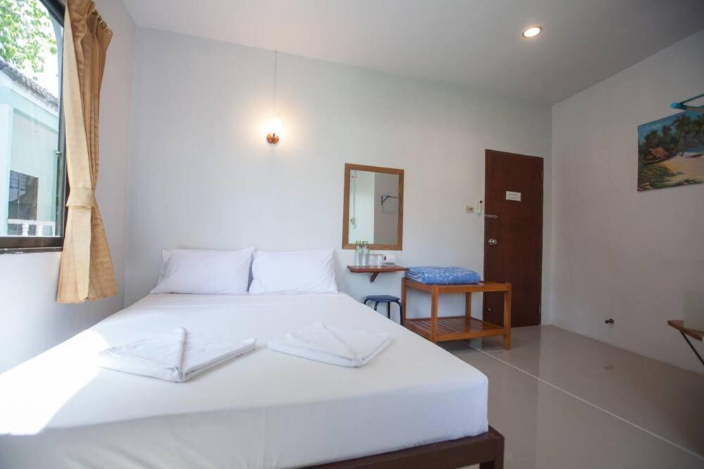 Kamala Bay Inn Bagian luar foto
